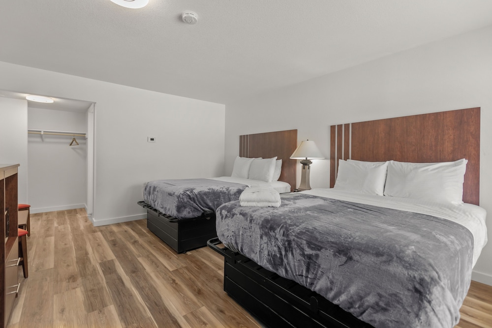 ROOM, 2 QUEEN BEDS, KITCHENETTE