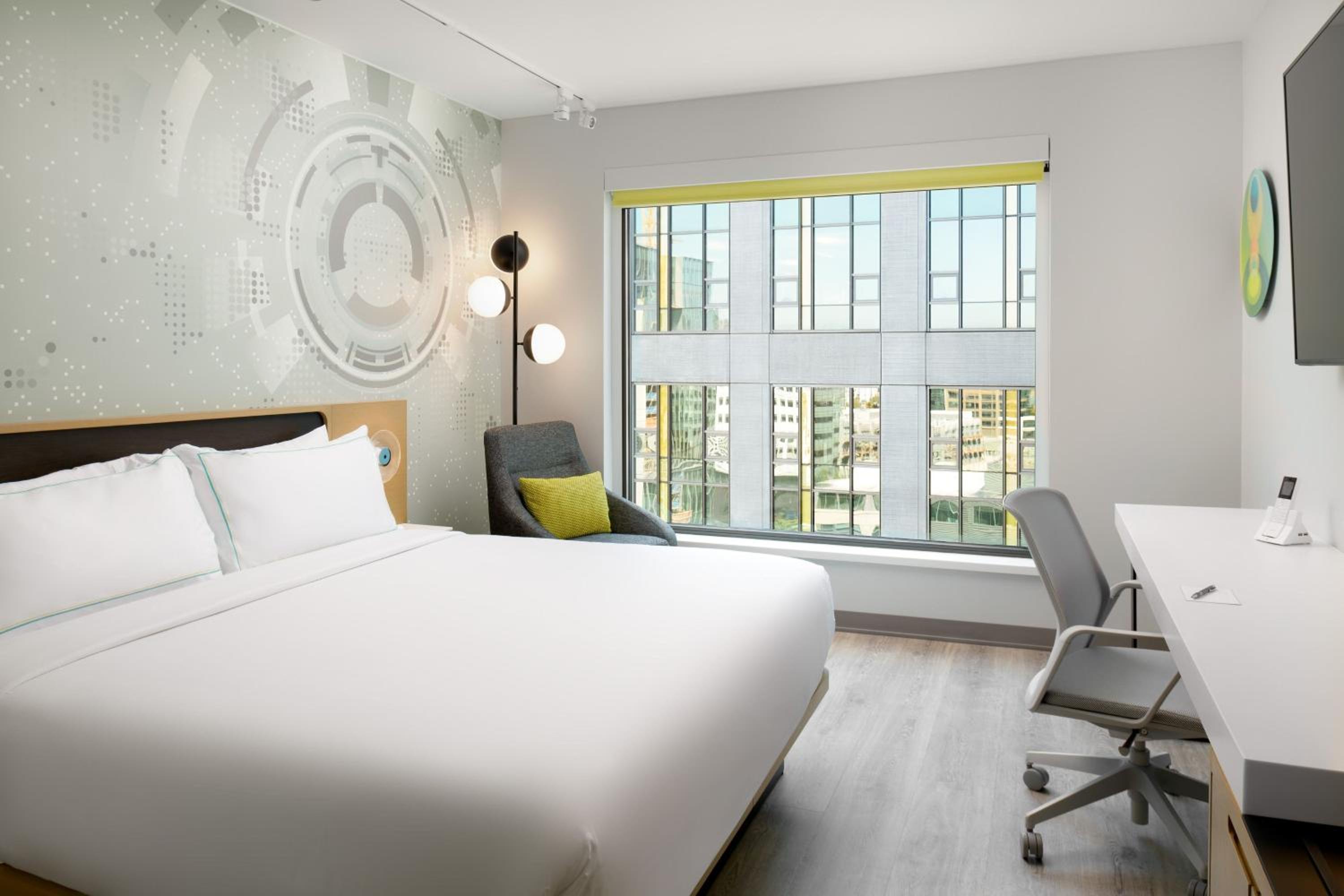 Guest Room, Premier, King Bed, Urban View
