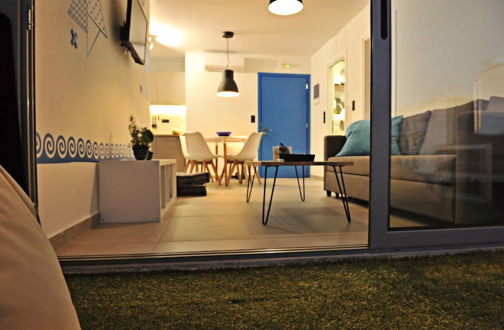 The Athenians Modern Apartments 28/50