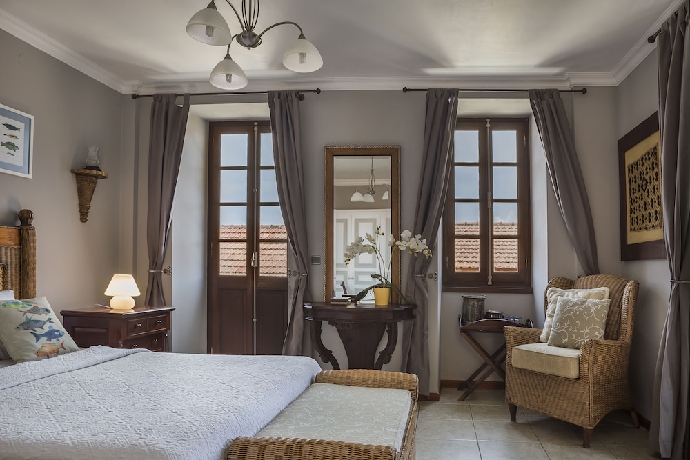 Faros Suites - Adults Only 9/50