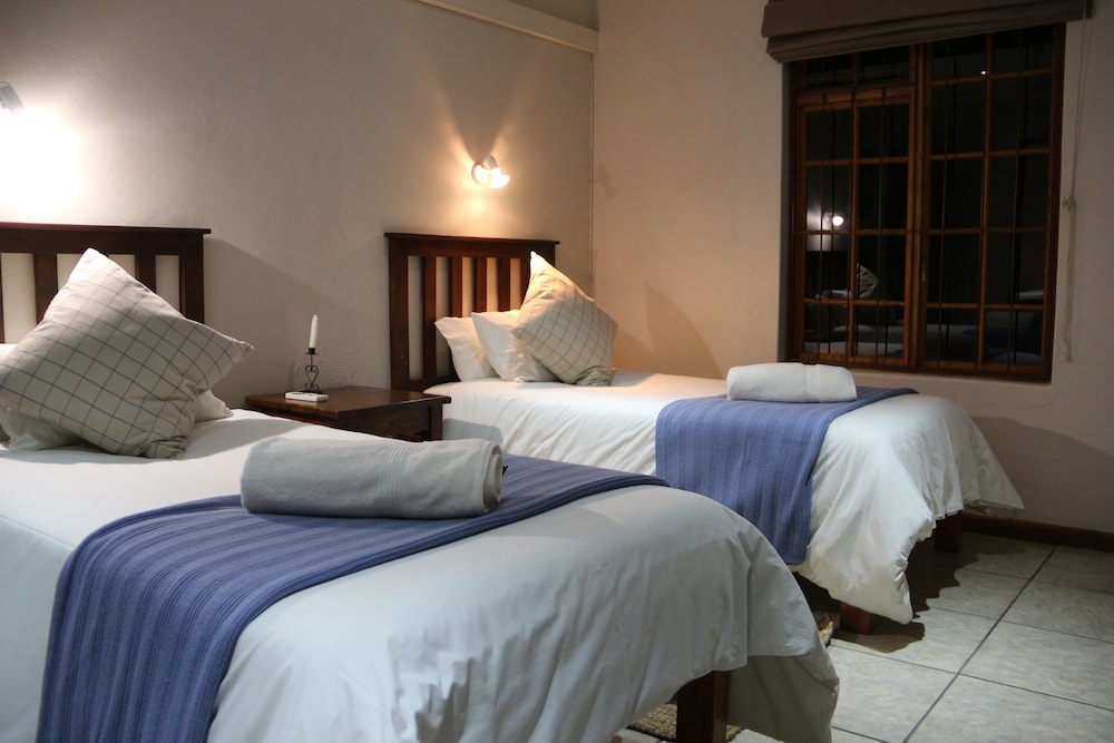 2 Bedrooms, Family, 1 Queen and 4 Single Beds