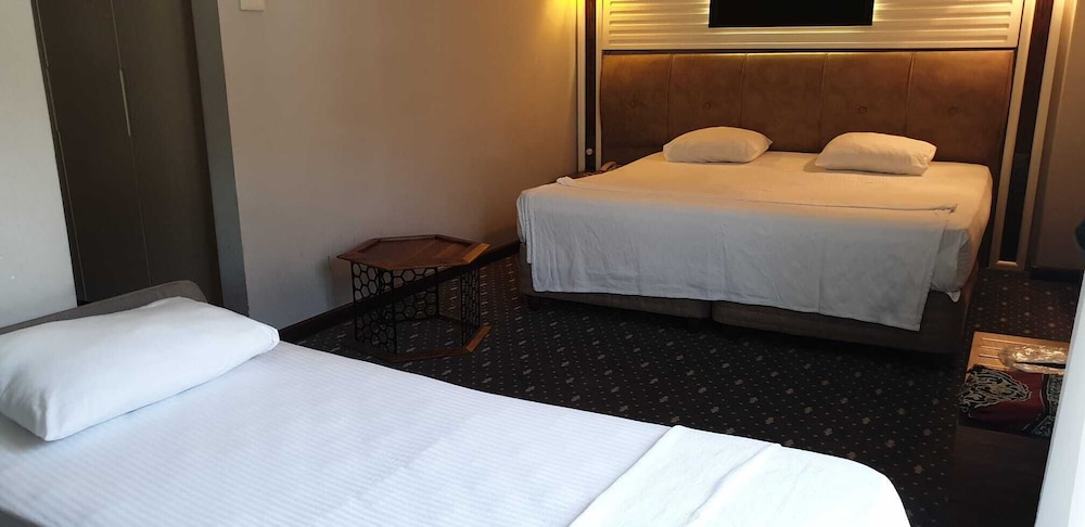 ROOM, TRIPLE