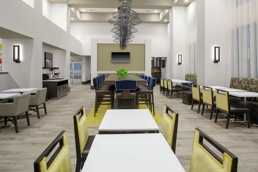 Hampton Inn and Suites Irvine Orange County Airport 47/52