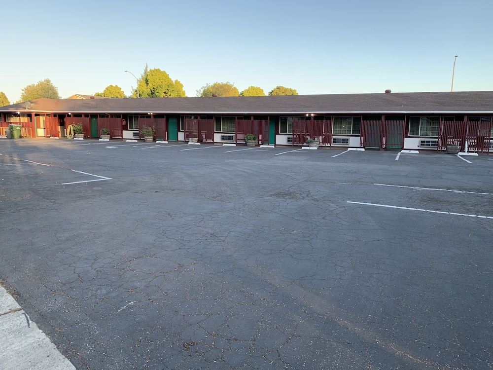 Pacheco Pass Motel 20/26