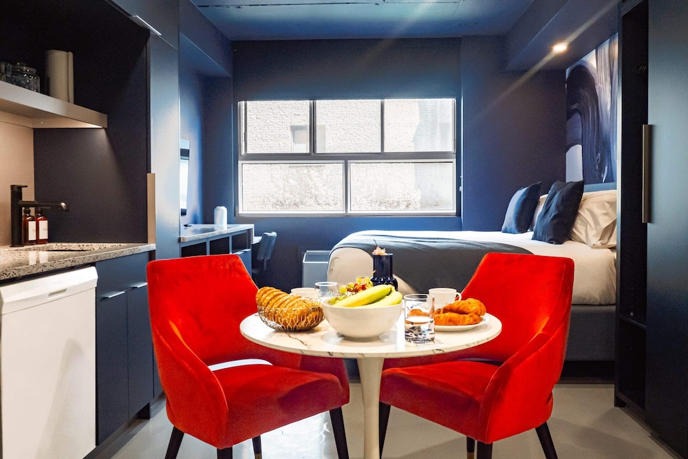 Pierce Boutique Apartments 61/73