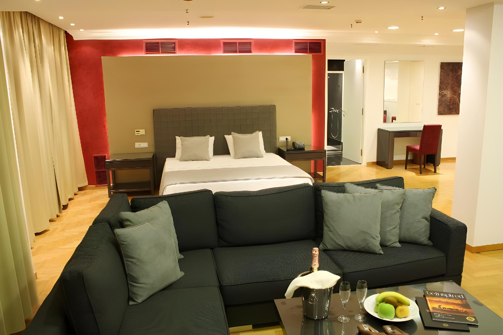 Semi Basement, Economy, Suite, 1 Double and 1 Single Bed