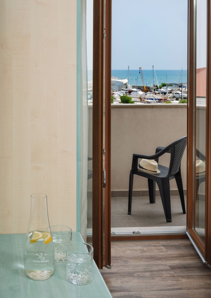 Hotel Riviera 41/46