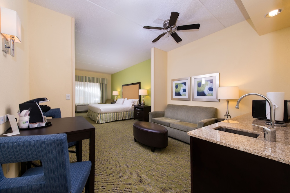 Holiday Inn Express Hotel And Suites Scranton 52/69