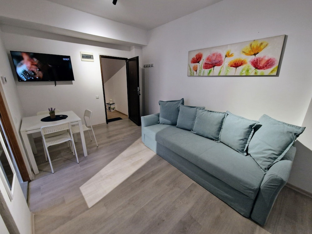 Main Square Apartments More 24/50