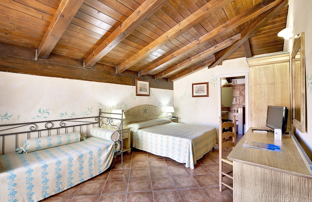 Colonna Beach Hotel 16/50