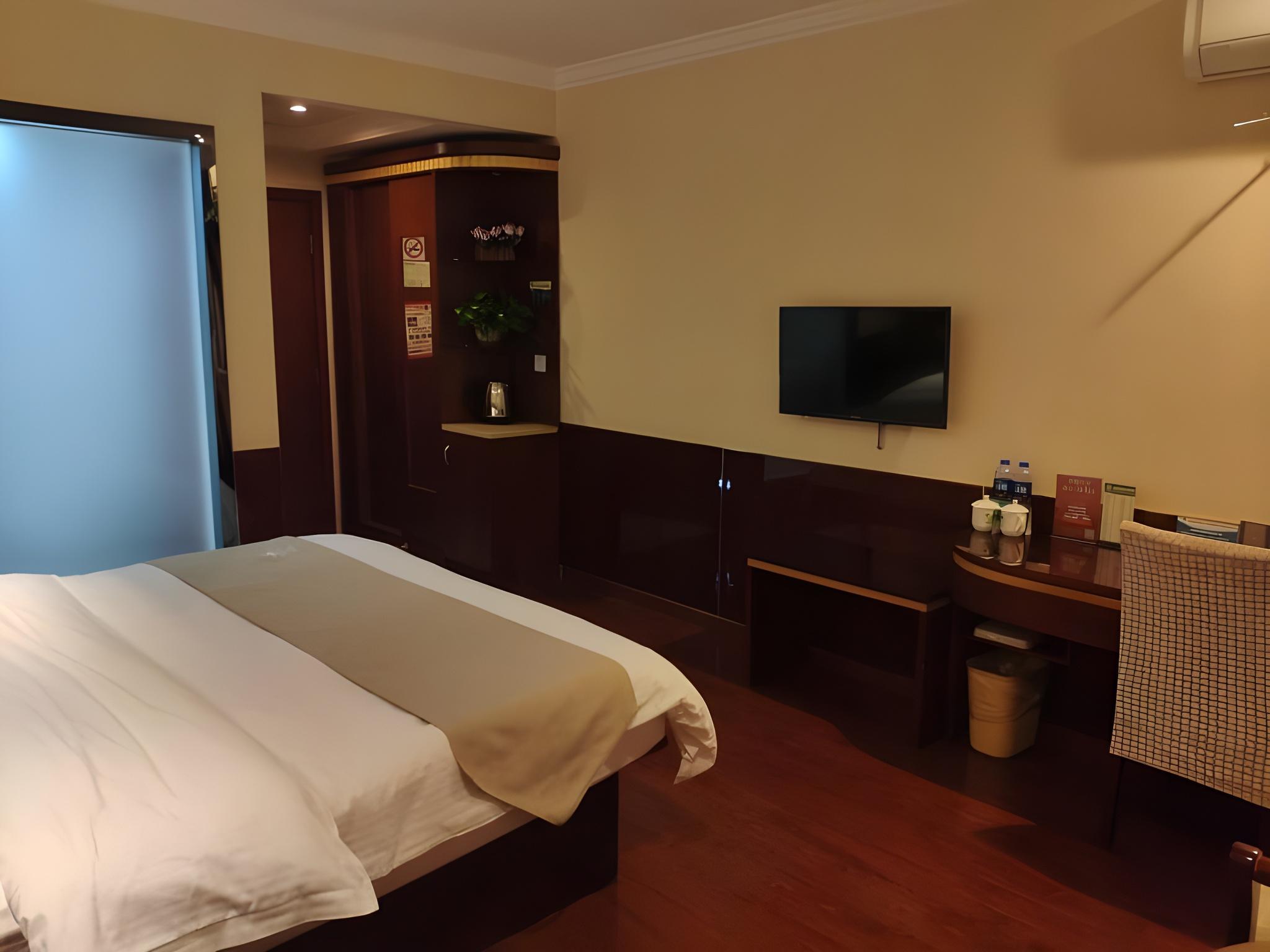 SUPERIOR, QUEEN BED