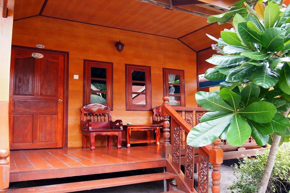 Coco Beach Bungalows 11/77