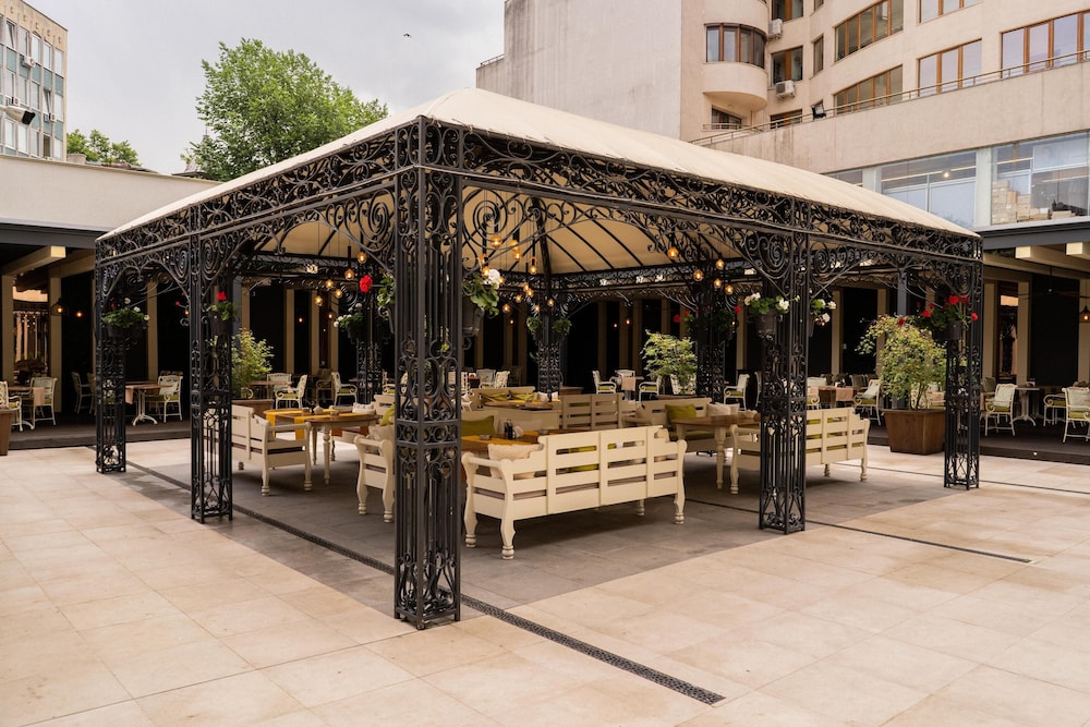 Danube Plaza Hotel 8/76