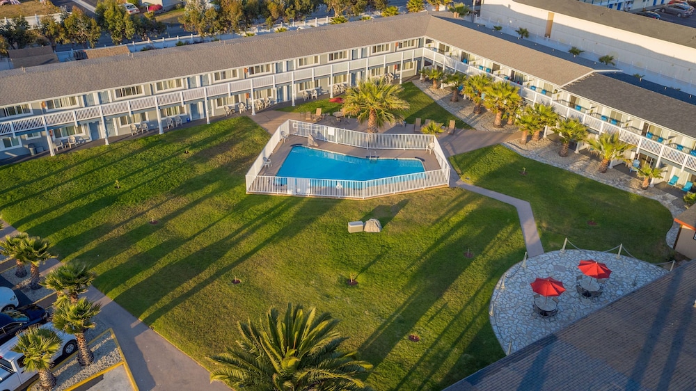 San Simeon Lodge 63/68