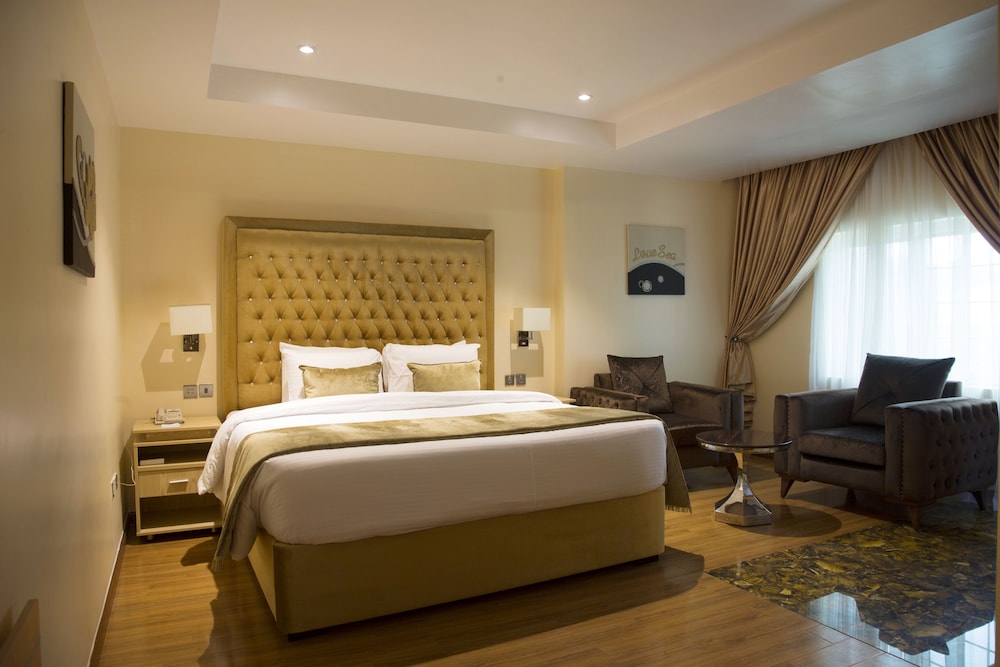 Bon Hotel Elvis 8/50