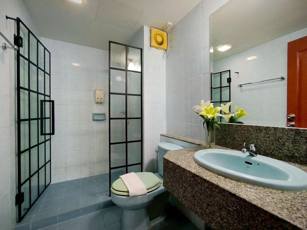 Centric Place Hotel 64/66