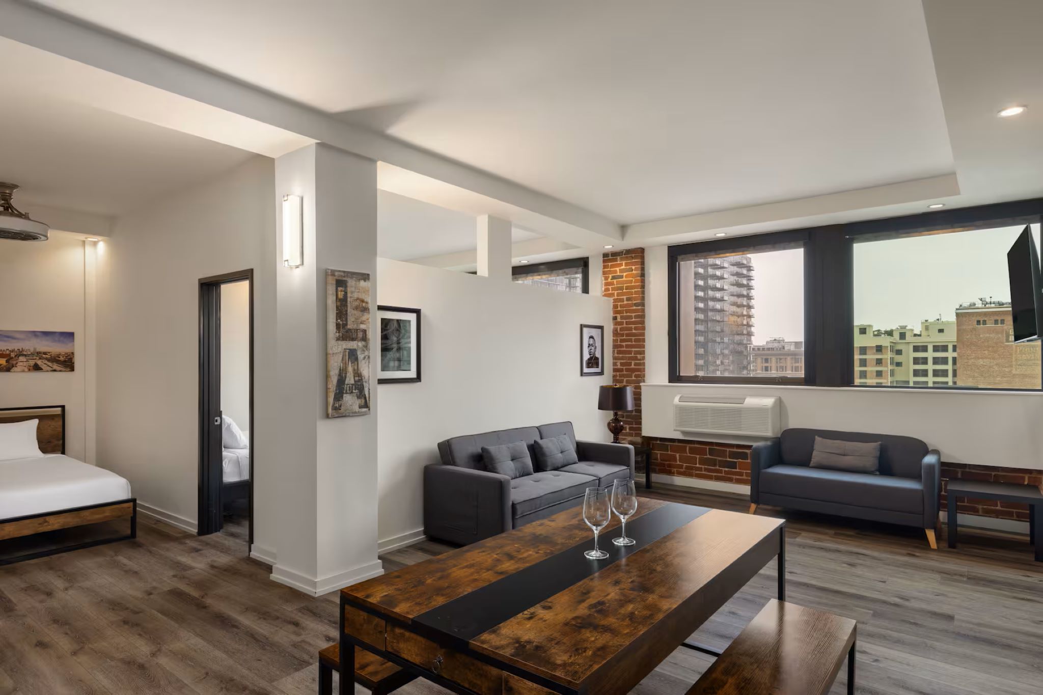 2 Bedrooms, Skyline, Penthouse Suite, 2 King Beds, Single Bed