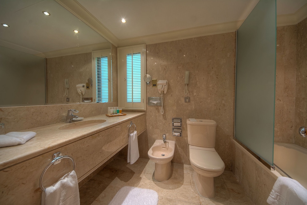 Dubai Marine Beach Resort And Spa 77/79
