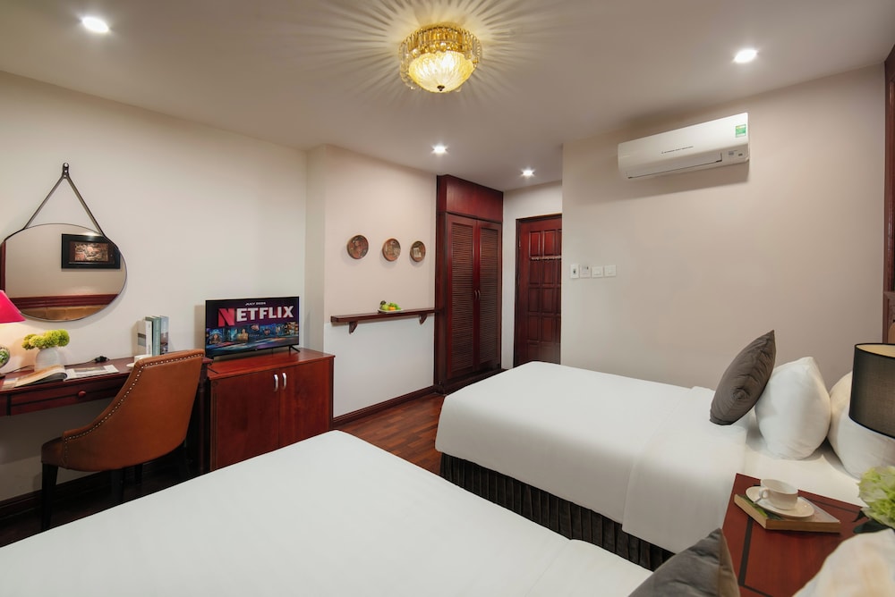 SUPERIOR, DOUBLE OR TWIN BED