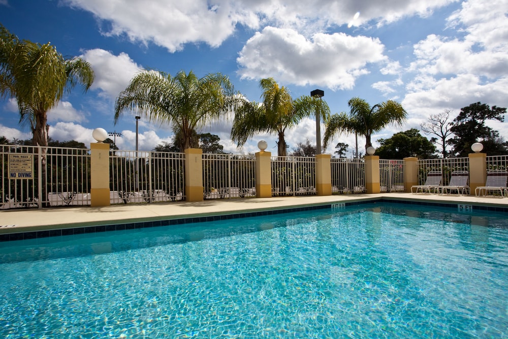 Holiday Inn Express Stuart 5/57