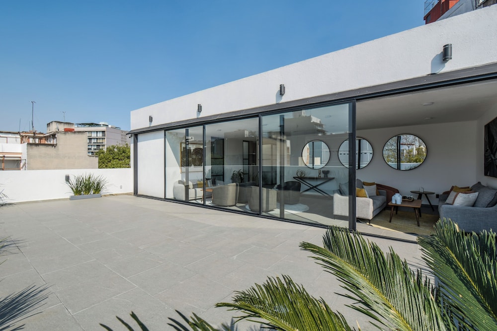 The Sterling Condesa 2/50
