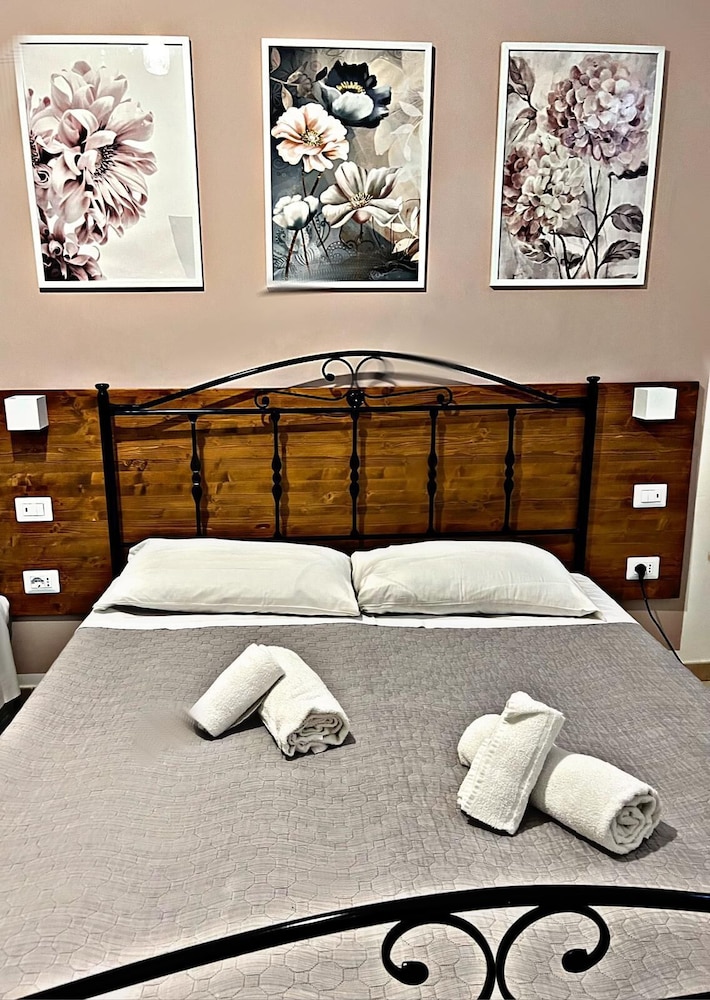 B&B In The Center You Too 32/45