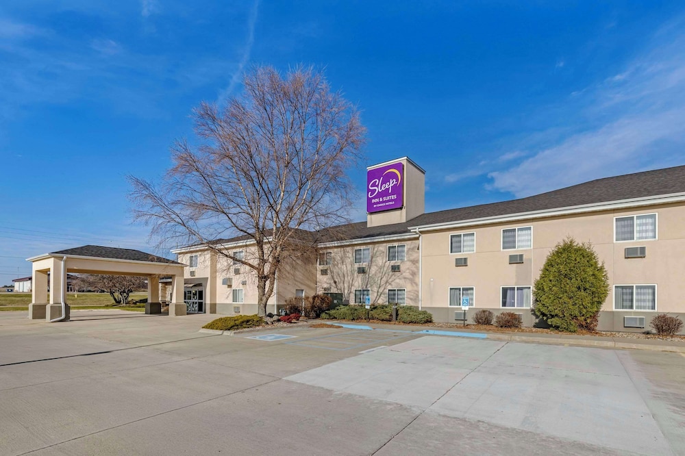 Sleep Inn & Suites Charles City 49/54