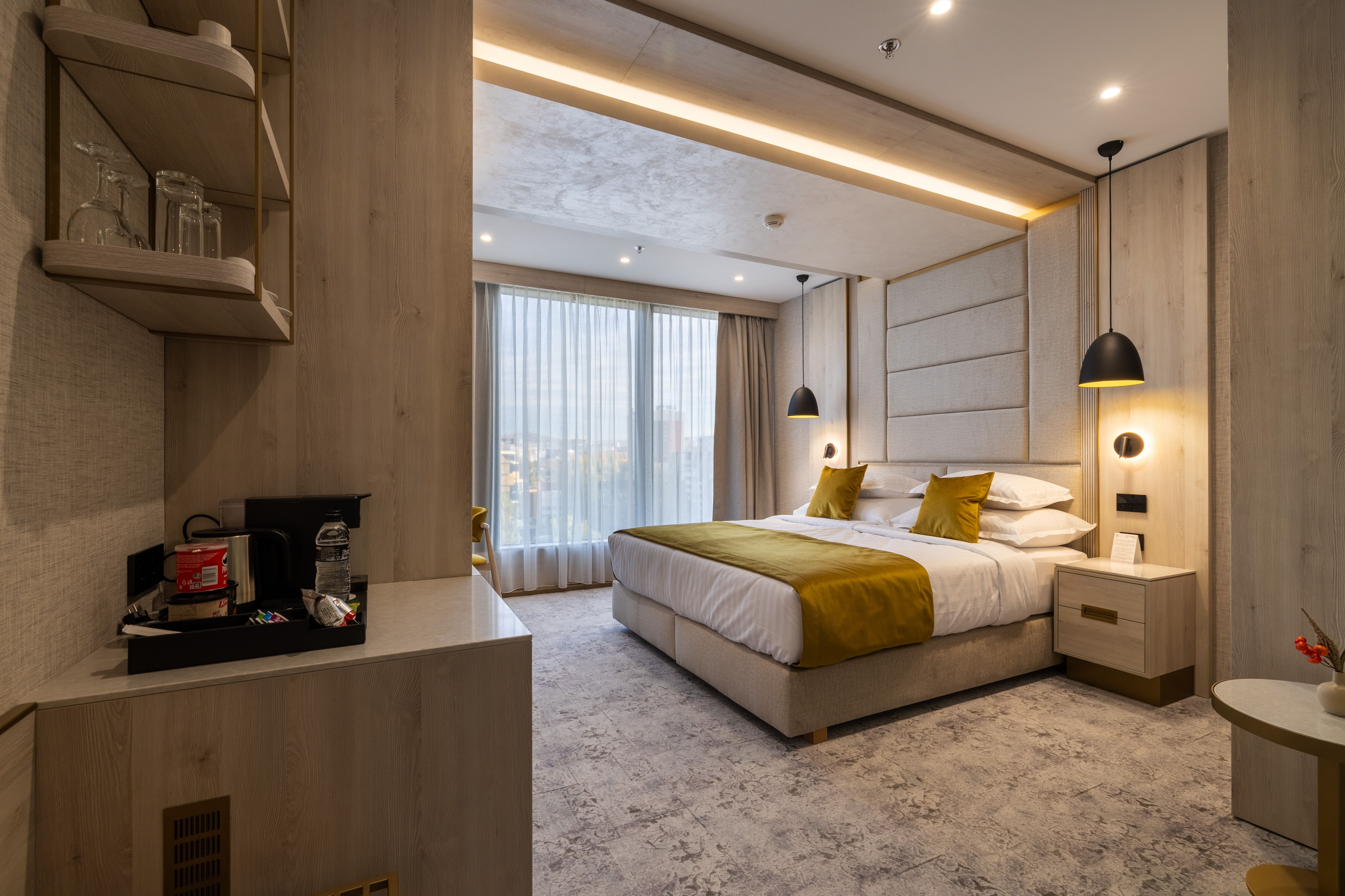 East Plaza Hotel 18/40