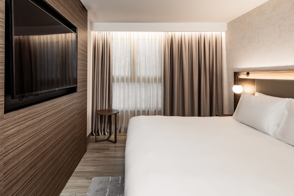 AC Hotel St. Julian's 3/40
