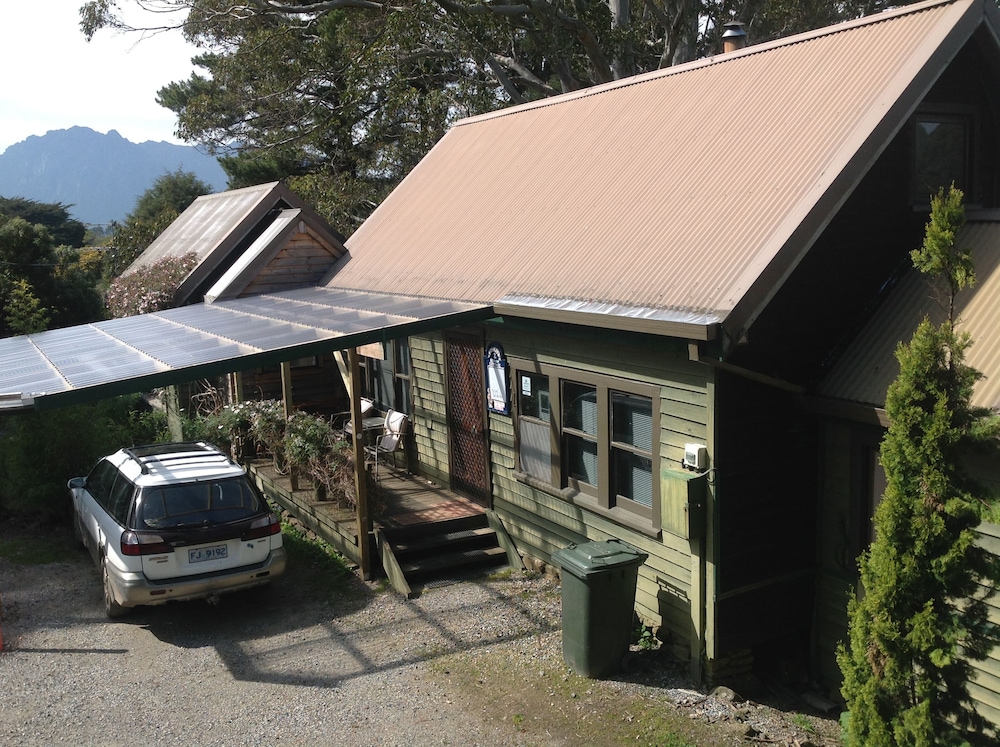 AAA GRANARY ACCOMMODATION-THE LAST RESORT 1/63