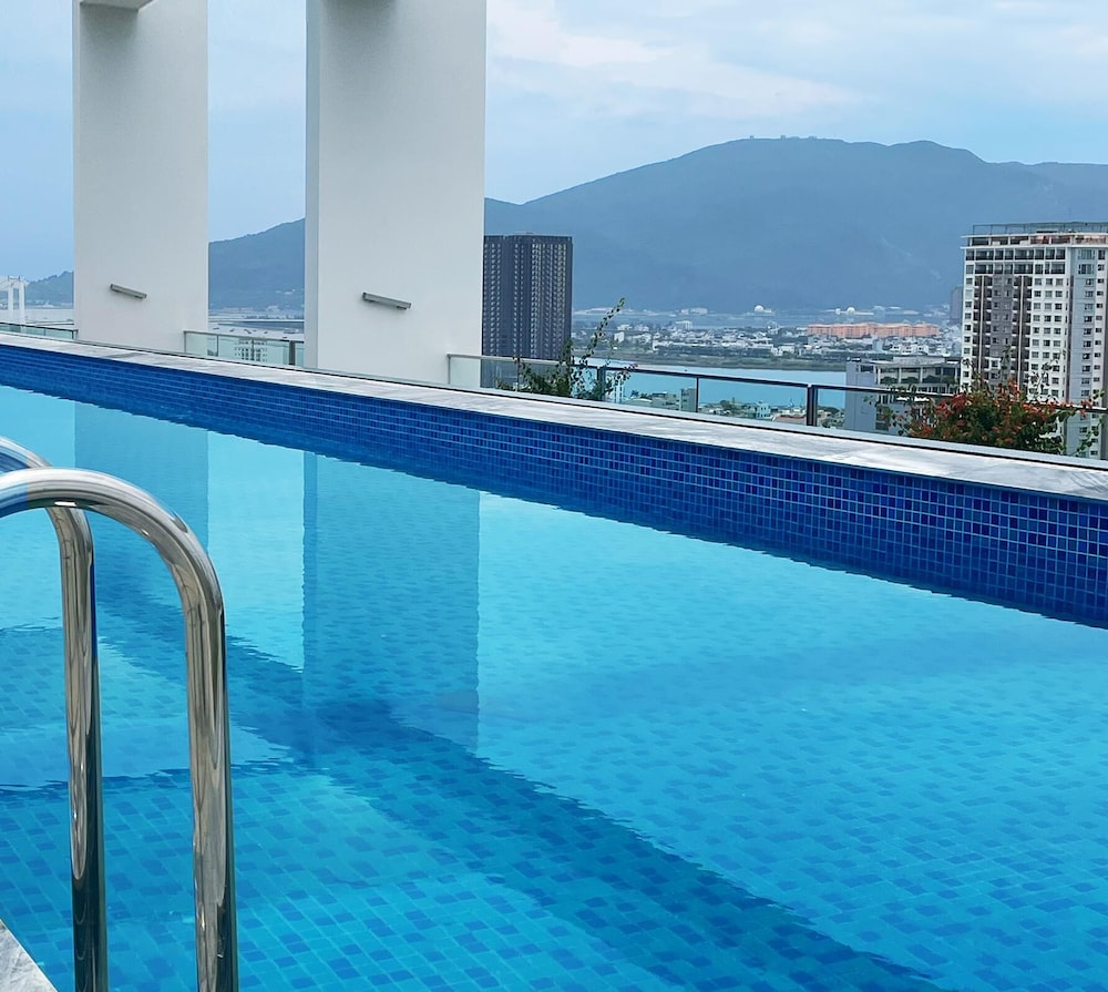 Centre Point Danang Hotel & Residence 43/47