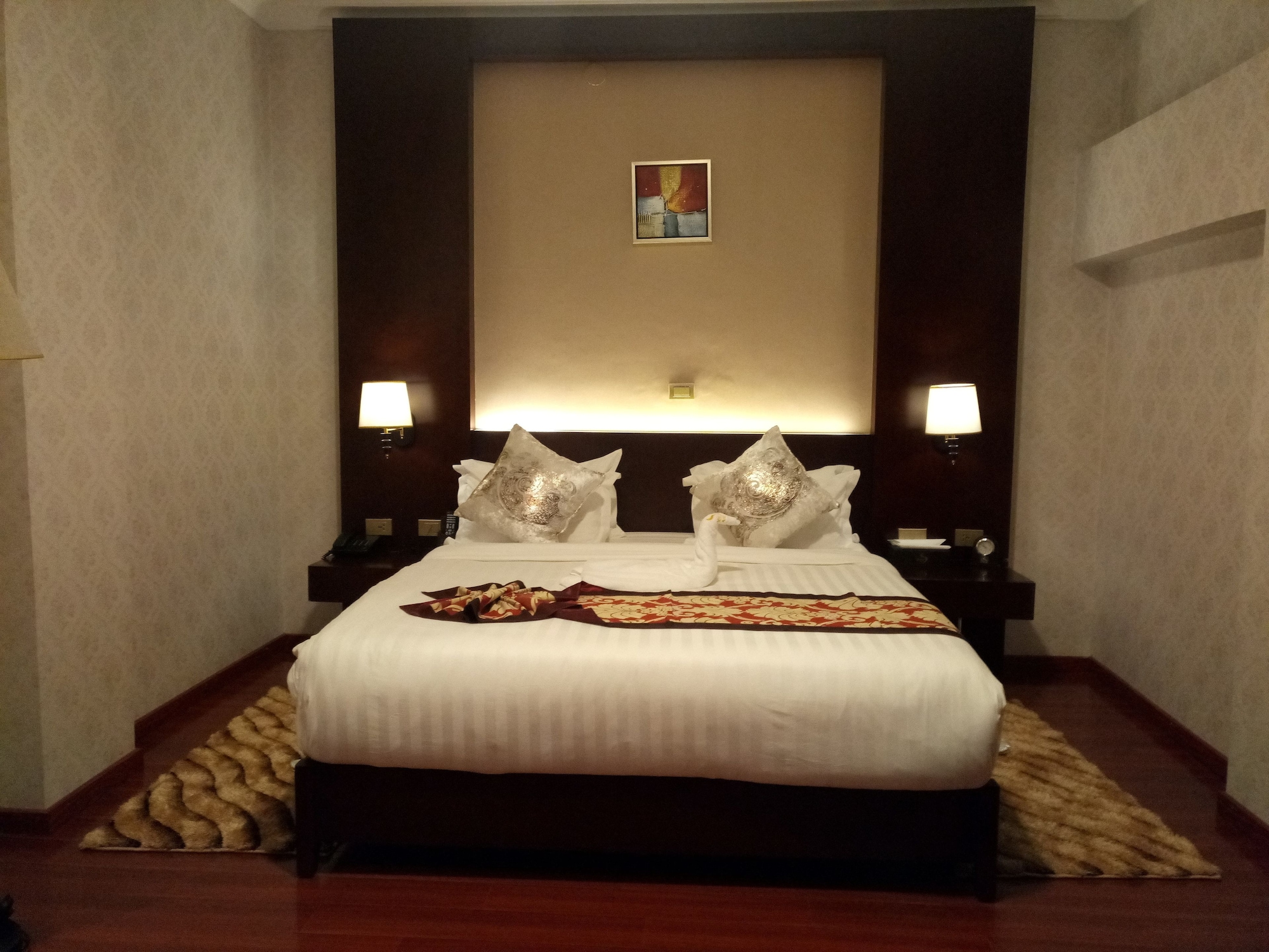 DELUXE, STUDIO, SUITE, KING BED, ACCESSIBLE