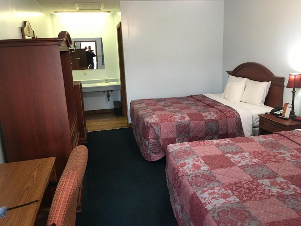Huggy Bear Motel 6/16