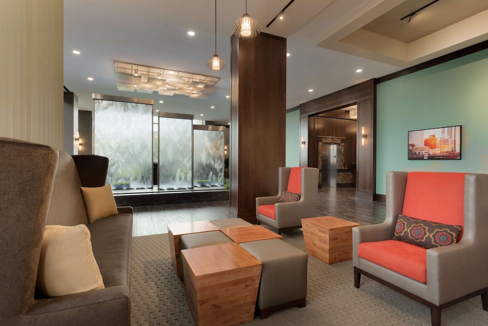 Embassy Suites By Hilton Chicago-Naperville 25/53
