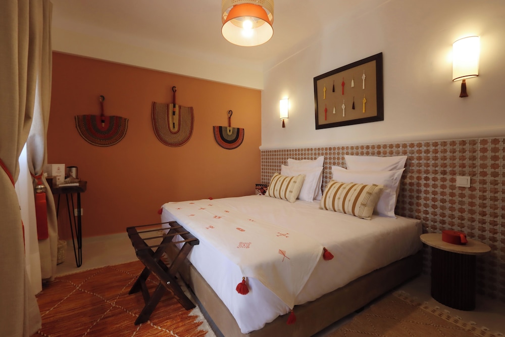 Riad Laora 19/80