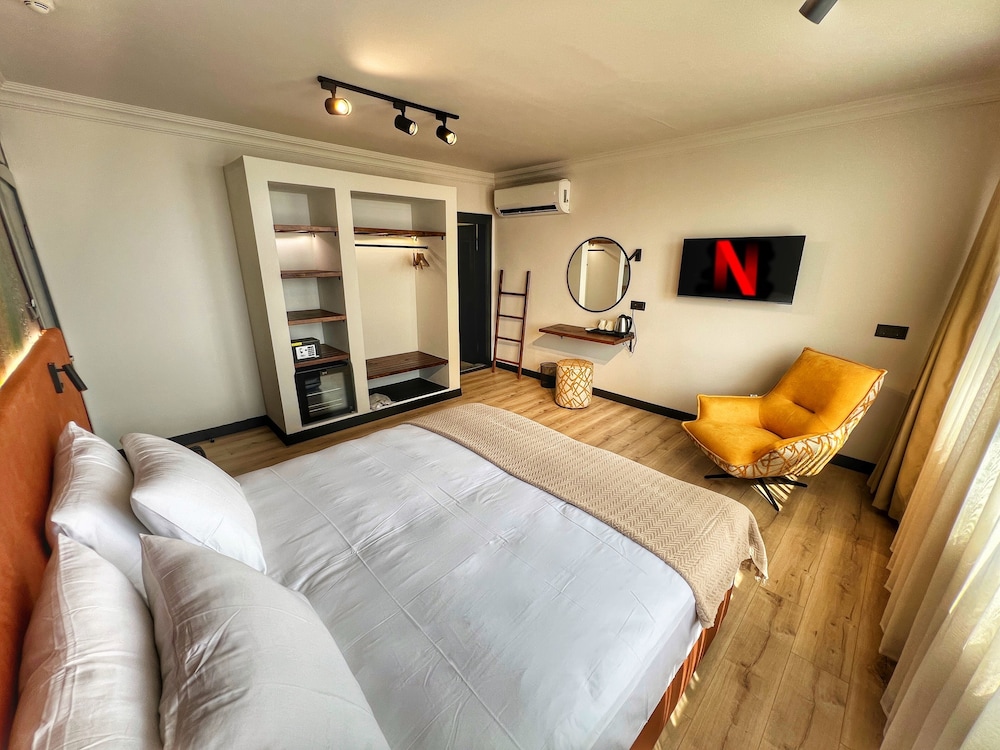 North Point Hotel 7/49