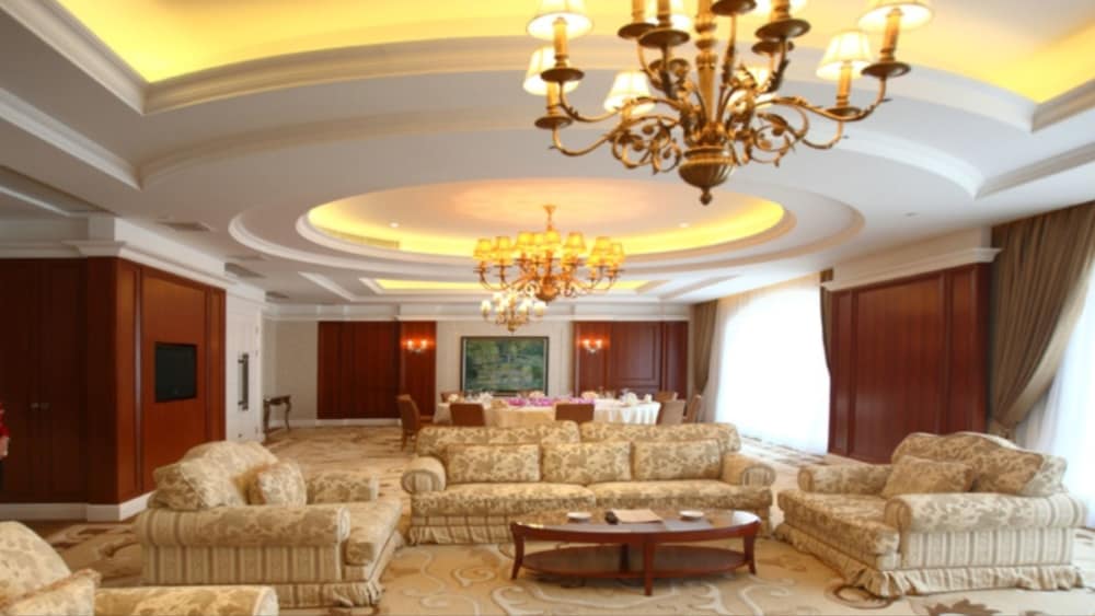 Hotel Paris Pan-Island 8/22