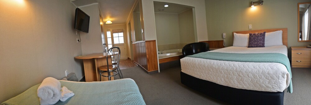 Cottage Mews Motel 22/72