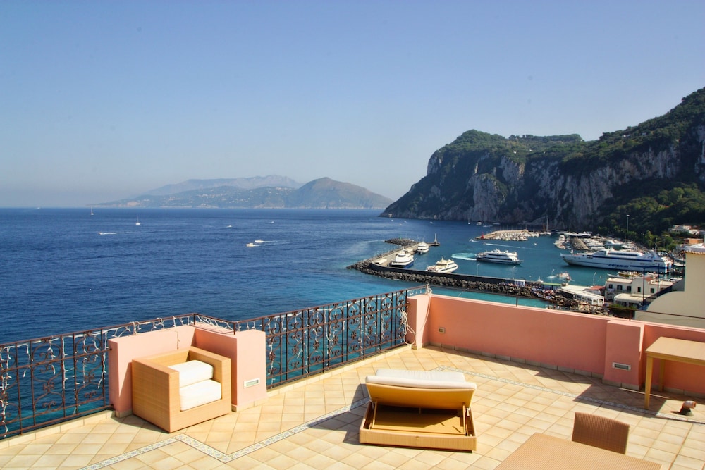 Capri Inn 15/24