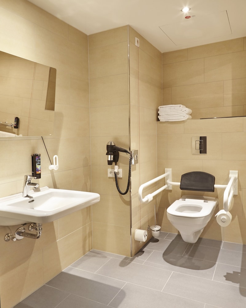Holiday Inn - the niu, Air Frankfurt Messe by IHG 12/50