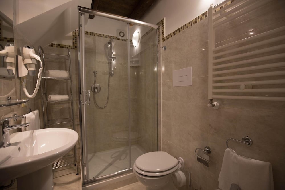 La Serenissima Hotel 38/44