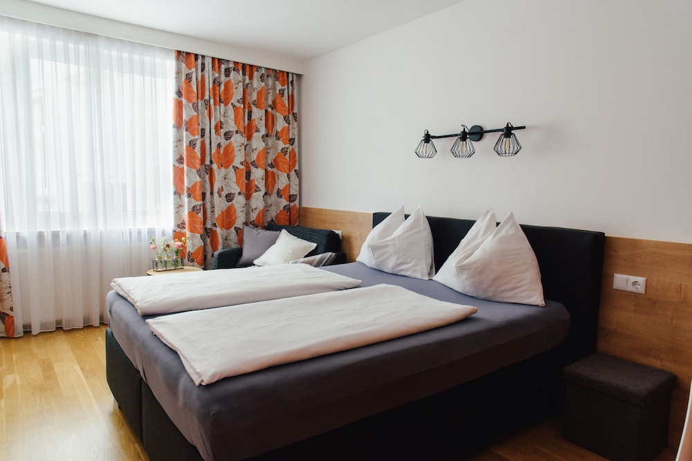 Hotel Drei Kreuz 7/34
