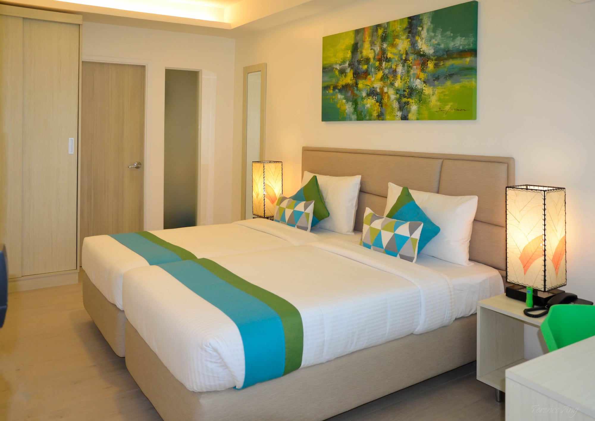 PREMIER, TWIN BEDS