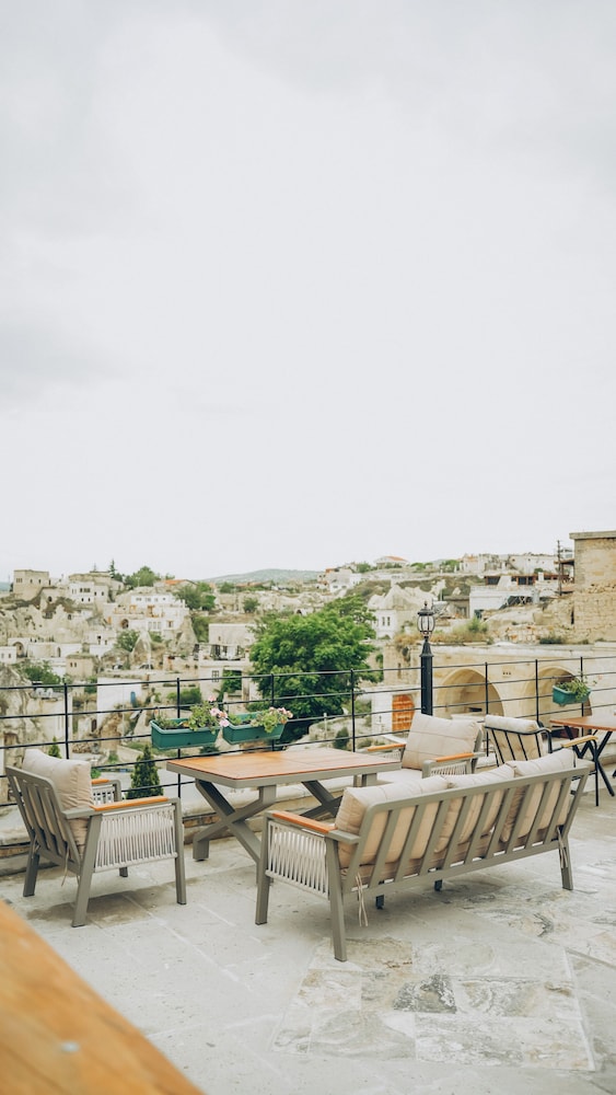 Serenus Cave Suites 45/50