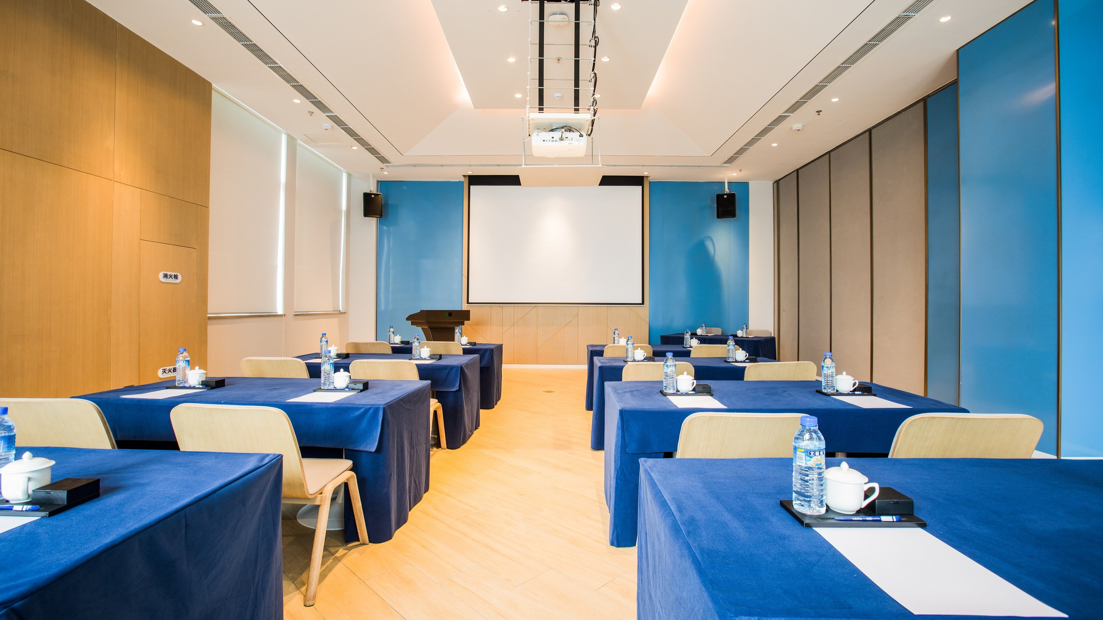 Holiday Inn Express Guizhou Qinglong 35/43