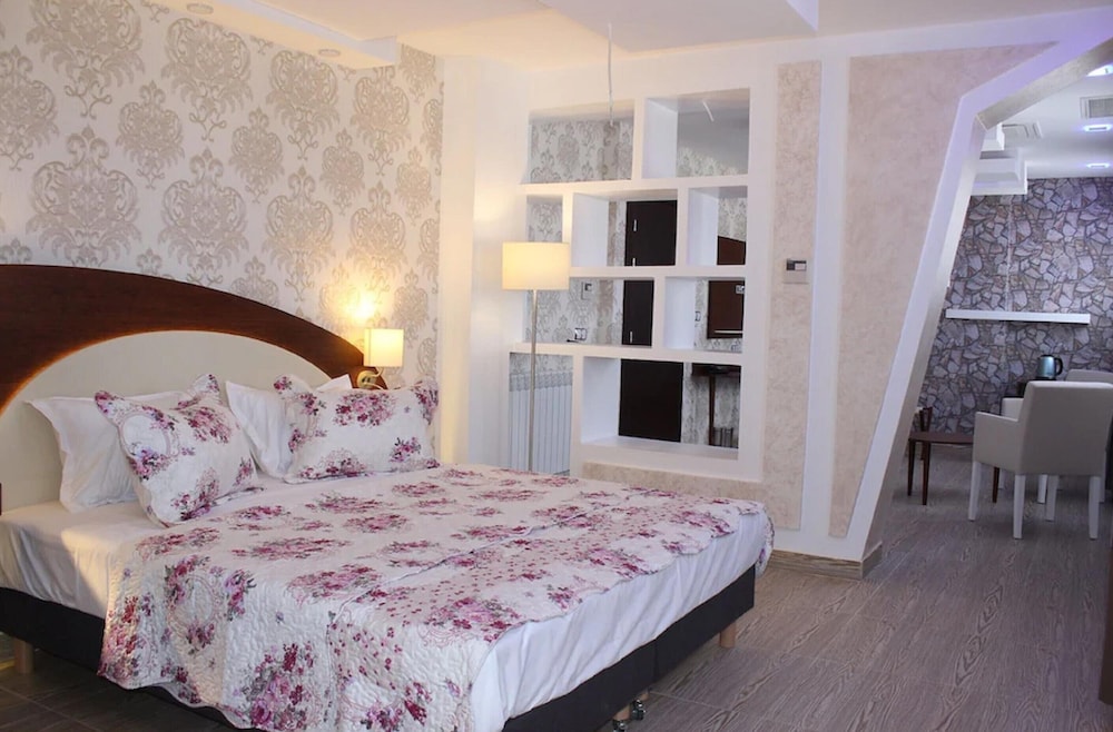 Hotel Rue D'or 23/58