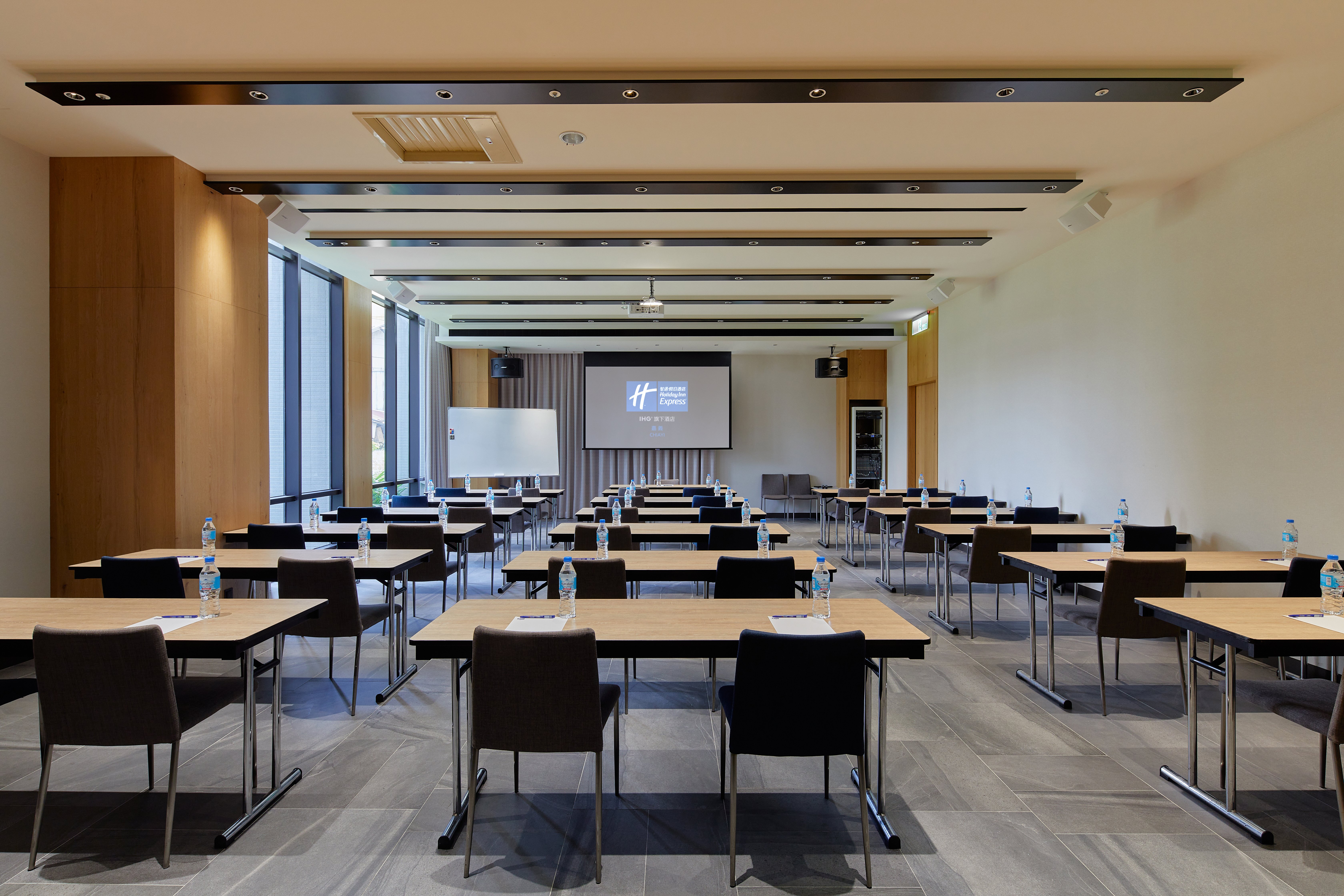 Holiday Inn Express Chiayi 43/49