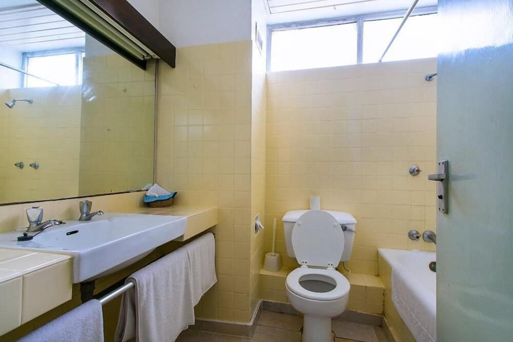 Mombasa Beach Hotel 37/39