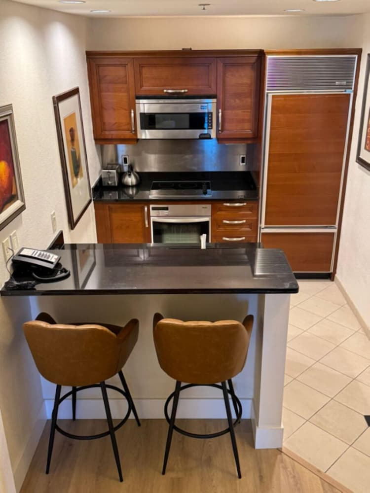 Luxury Suites International At The Signature 60/71