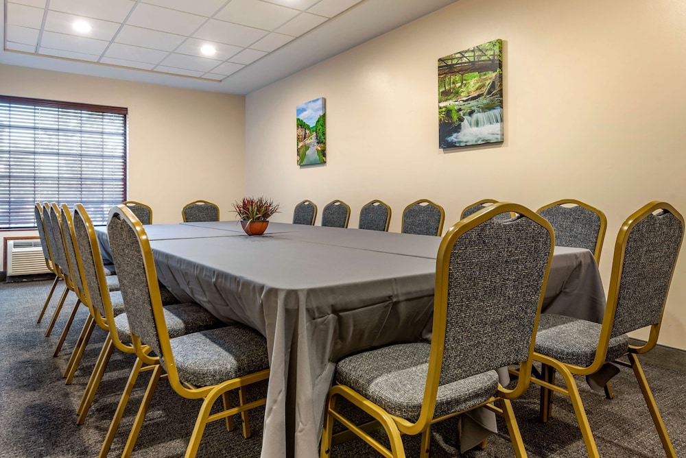 Best Western Plus Victor Inn & Suites 33/35